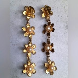 Floral drop dangle earrings pearl and gold toned.